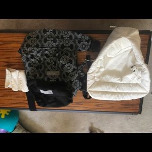 Ergobaby "petunia pickle bottom"